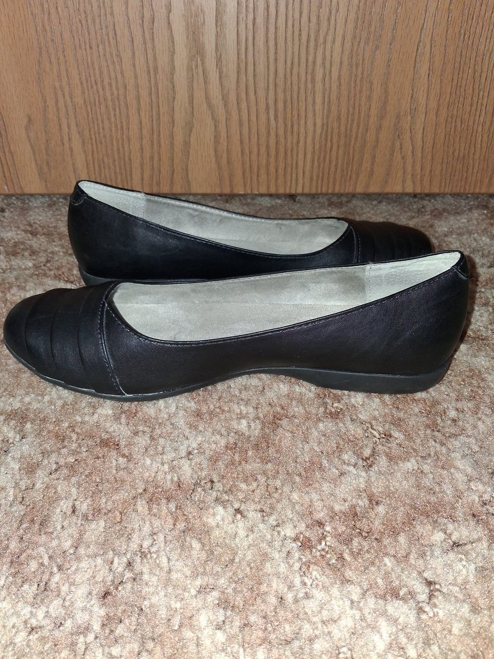Cliffs by White Mountain Women's Clara Cushioned Ballet Flat